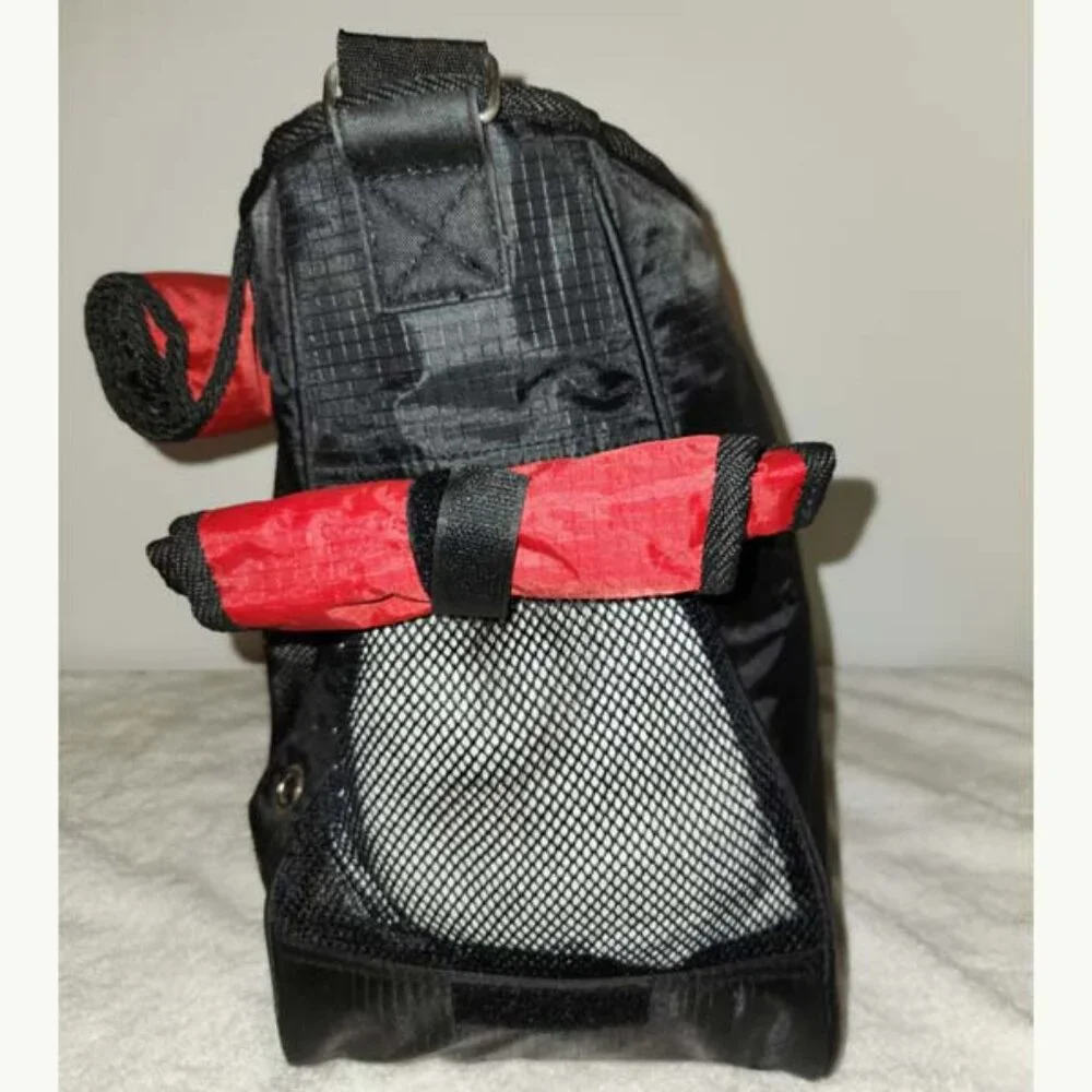 BOOTS AND BARKLEY EXTRA-LARGE BLACK NYLON SMALL PET CARRIER W/ZIP CLOSURE